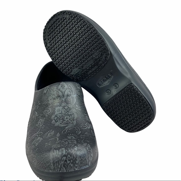 Dual Comfort Clogs Black &Gray Floral Crocs - Picture 4 of 6